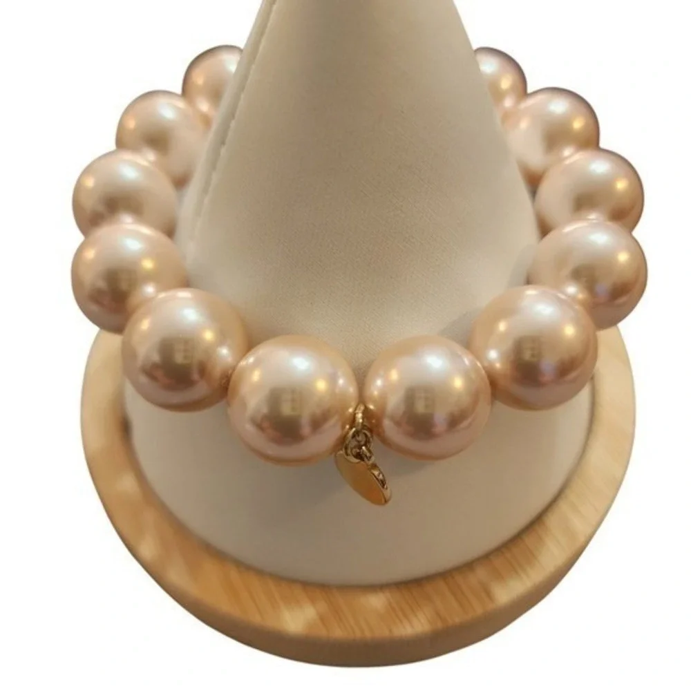 NWT Chunky Faux Pearl Gold Tone Charm Stretch Bracelet Womens